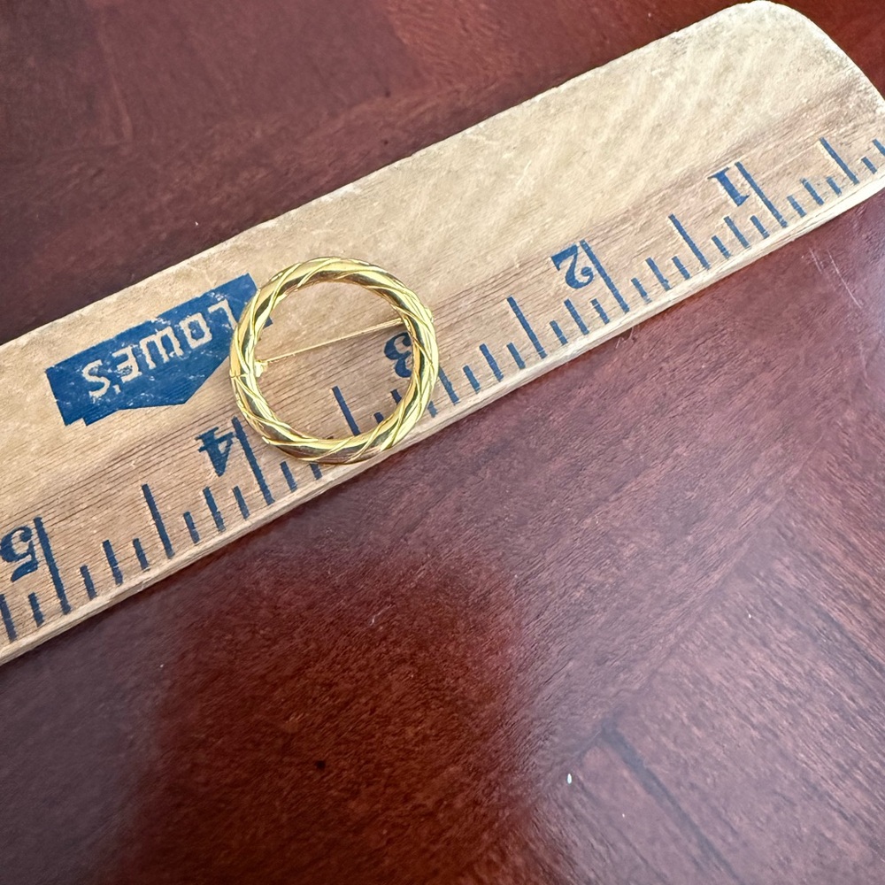 Vintage Gold Tone Brooch